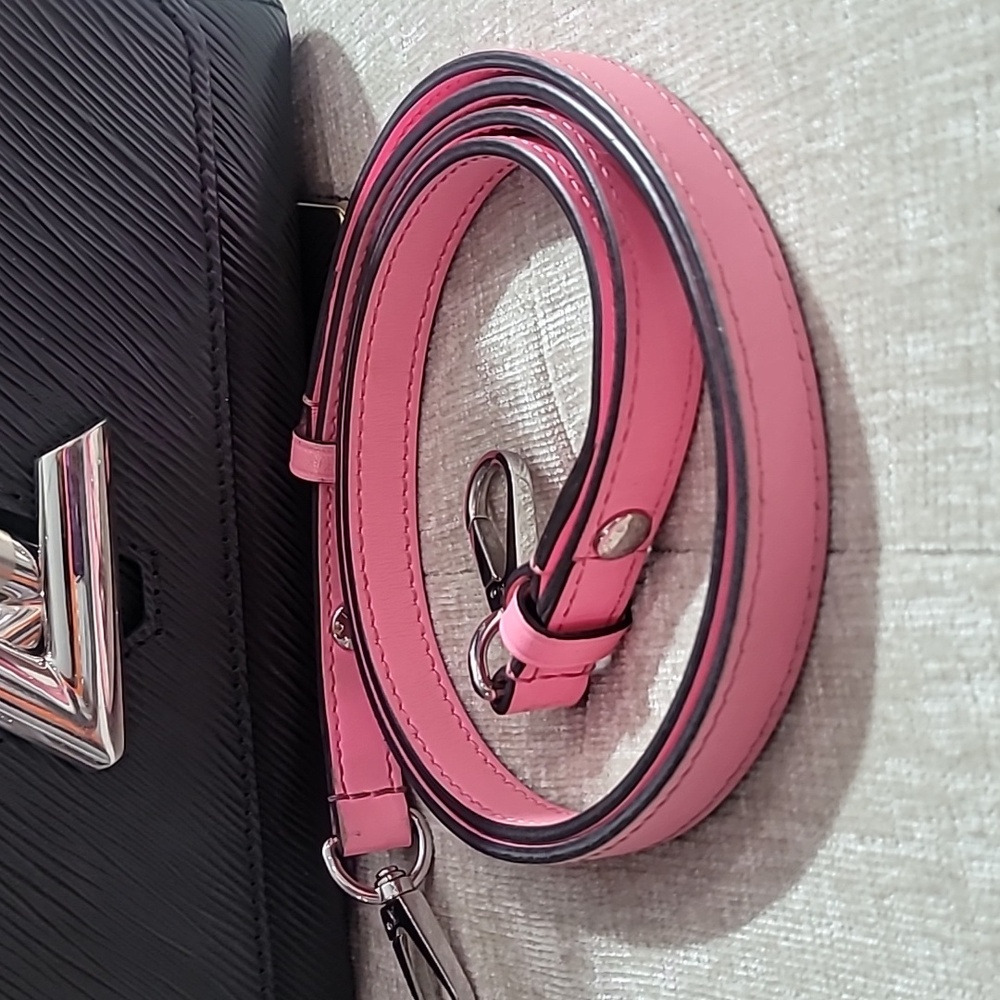 Louis Vuitton Epi Twist MM  Black and Pink - Picture 8 of 12